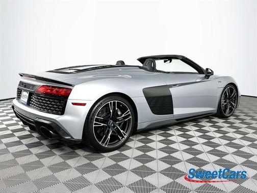 Florett Silver Metallic w/ Black Roof 2021 Audi R8 5.2 V10 performance