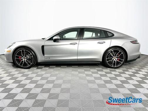2022 Porsche Panamera GTS