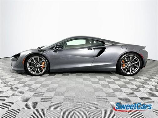 2024 McLaren Artura Performance