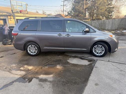 2016 Toyota Sienna XLE Premium