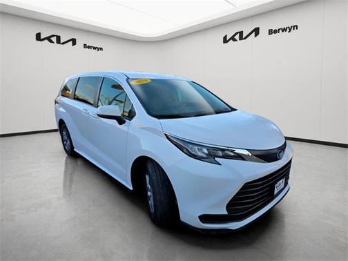 2024 Toyota Sienna LE