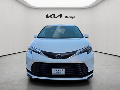 2024 Toyota Sienna LE