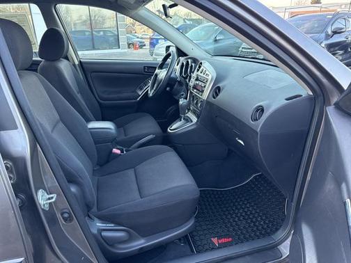 2004 Pontiac Vibe Base