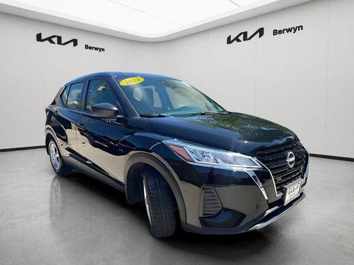 Super Black 2023 Nissan Kicks S