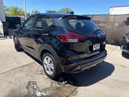 Super Black 2023 Nissan Kicks S