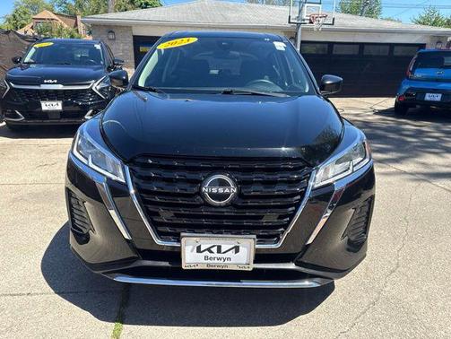 Super Black 2023 Nissan Kicks S