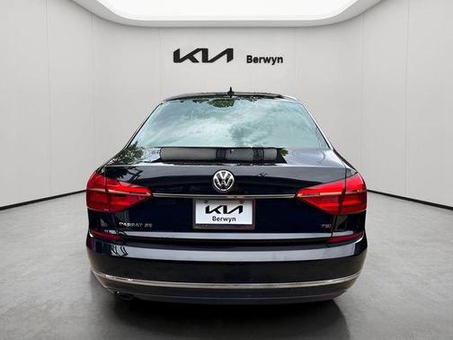 Black Uni 2016 Volkswagen Passat 1.8T SE