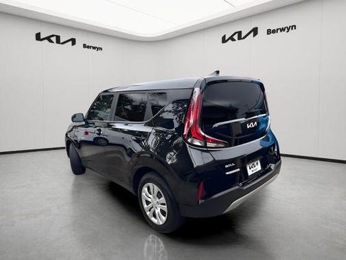 Fusion Black 2025 Kia Soul LX