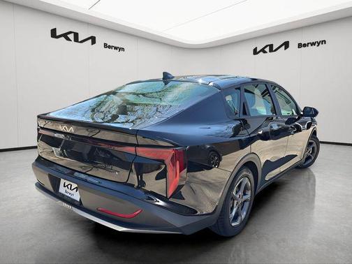 Aurora Black Pearl 2025 Kia K4 LXS