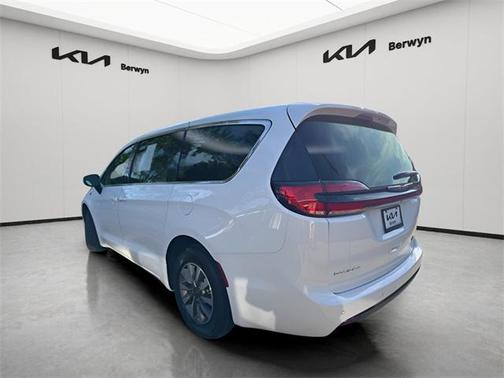 2024 Chrysler Pacifica Hybrid Select