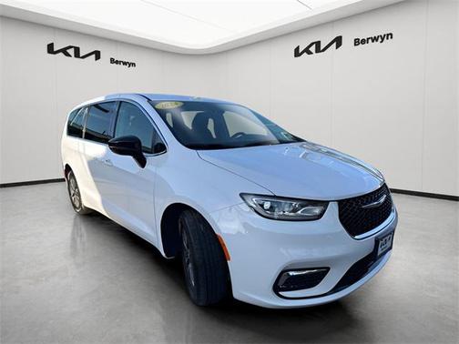 2024 Chrysler Pacifica Hybrid Select