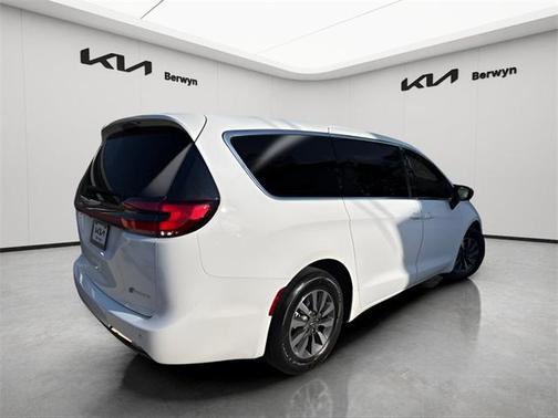 2024 Chrysler Pacifica Hybrid Select