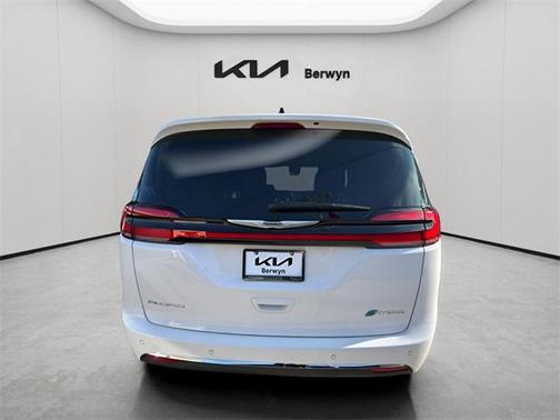 2024 Chrysler Pacifica Hybrid Select