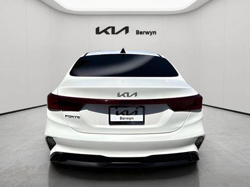 Snow White Pearl 2024 Kia Forte LXS
