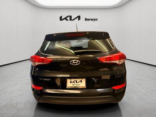 Black Noir Pearl 2018 Hyundai TUCSON SE