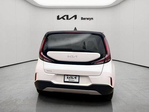Snow White Pearl 2025 Kia Soul LX