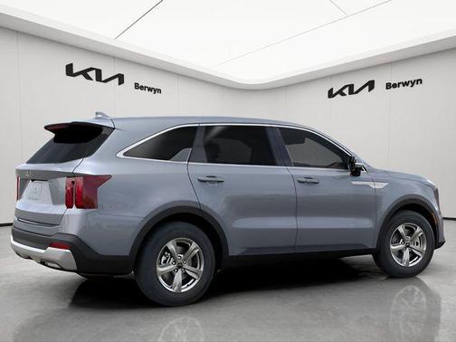 Everlasting Silver 2025 Kia Sorento LX