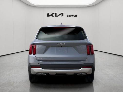 Everlasting Silver 2025 Kia Sorento LX