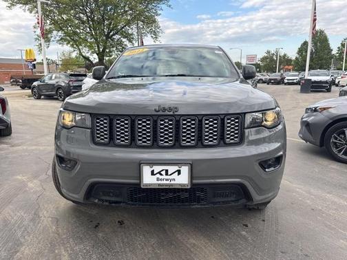 2022 Jeep Grand Cherokee Laredo