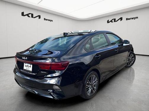 Aurora Black 2024 Kia Forte GT-Line