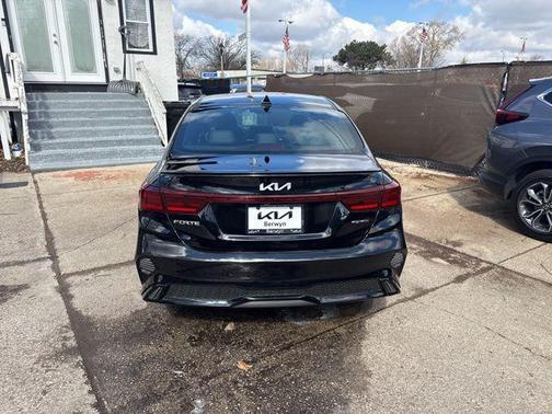 Aurora Black 2024 Kia Forte GT-Line
