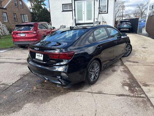 Aurora Black 2024 Kia Forte GT-Line