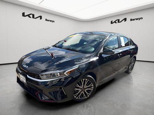 Aurora Black 2024 Kia Forte GT-Line