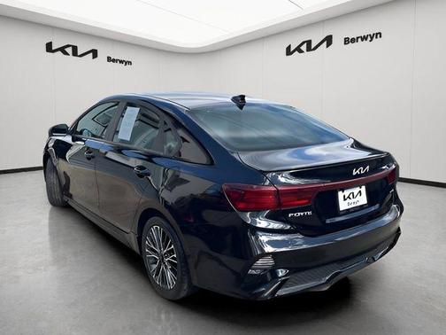 Aurora Black 2024 Kia Forte GT-Line