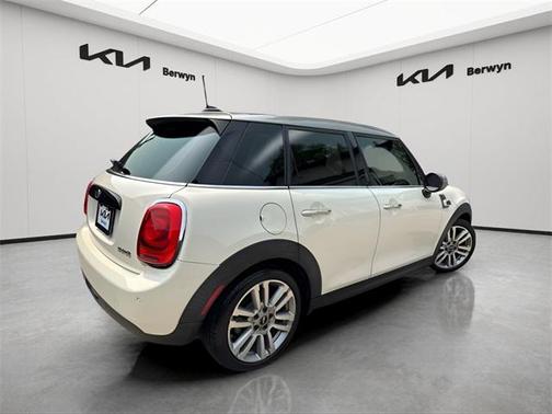 2017 MINI Hardtop Cooper