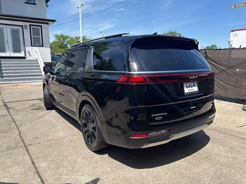 Aurora Black Pearl 2024 Kia Carnival SX Prestige