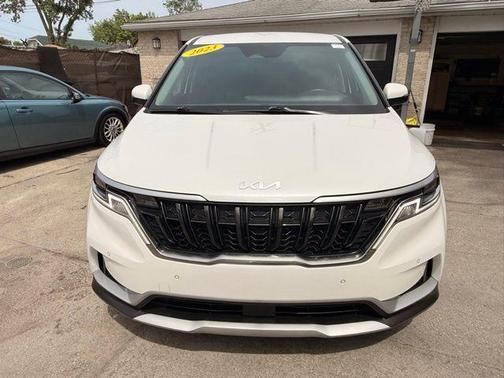 Snow White Pearl 2023 Kia Carnival EX