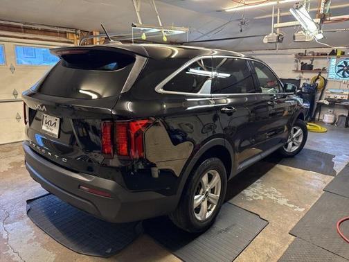 2022 Kia Sorento LX
