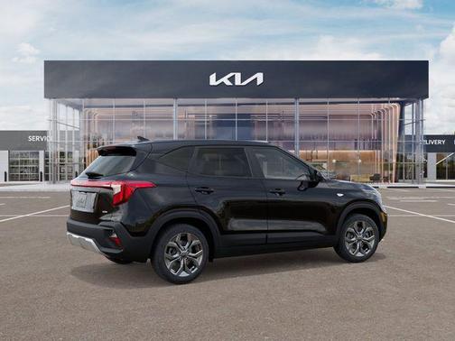 Fusion Black 2026 Kia Seltos LX