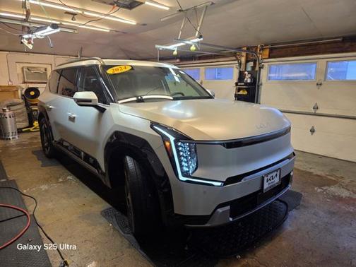 2024 Kia EV9 Land