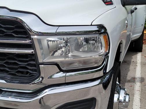 Bright White Clearcoat 2024 RAM 3500 Tradesman Crew Cab 4x4 8' Box