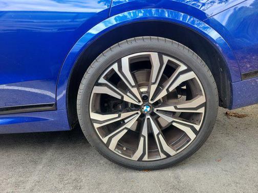 Marina Bay Blue Metallic 2024 BMW X7 M60i