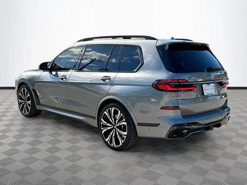2023 BMW X7 M60i