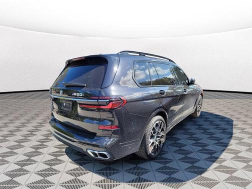 2025 BMW X7 M60i