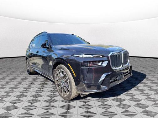 2025 BMW X7 M60i