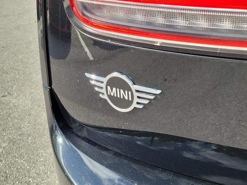 Midnight Black 2023 MINI Clubman Cooper S