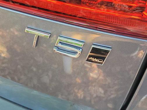 2021 Volvo XC60 T5 Momentum