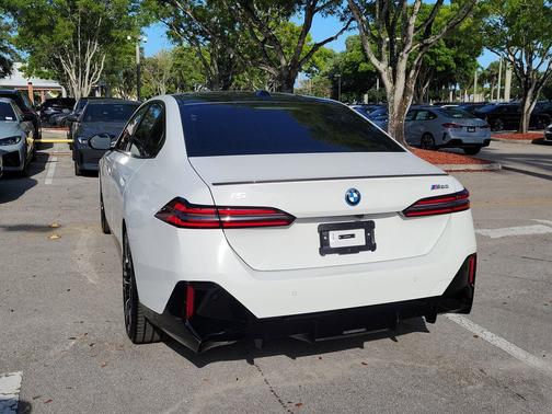 Alpine White 2025 BMW i5 M60