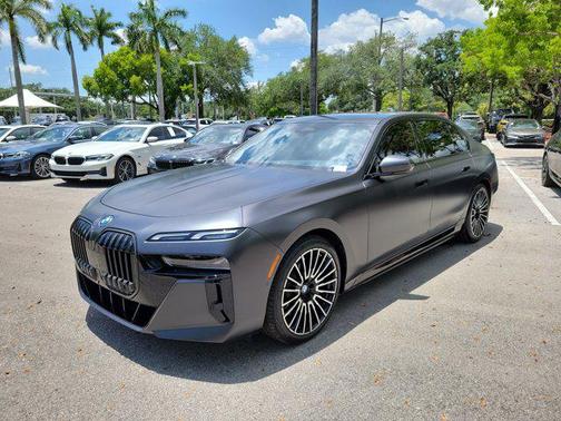 Frozen Deep Grey 2025 BMW i7 eDrive50