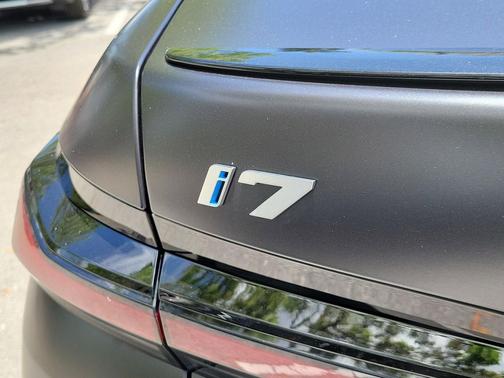 Frozen Deep Grey 2025 BMW i7 eDrive50