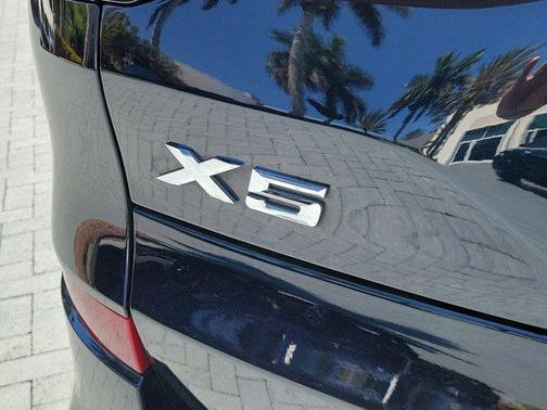 Carbon Black Metallic 2024 BMW X5 sDrive40i