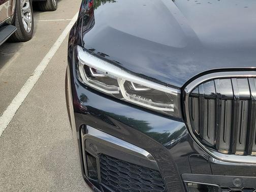 Black Sapphire Metallic 2022 BMW 750 i xDrive