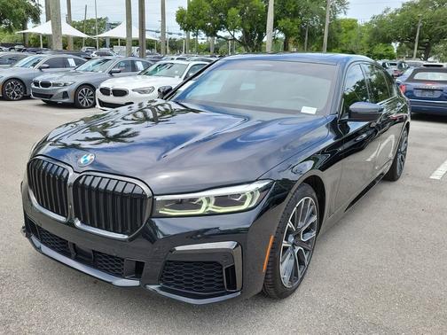 Black Sapphire Metallic 2022 BMW 750 i xDrive