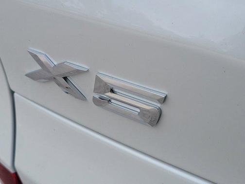 Mineral White Metallic 2026 BMW X5 sDrive40i