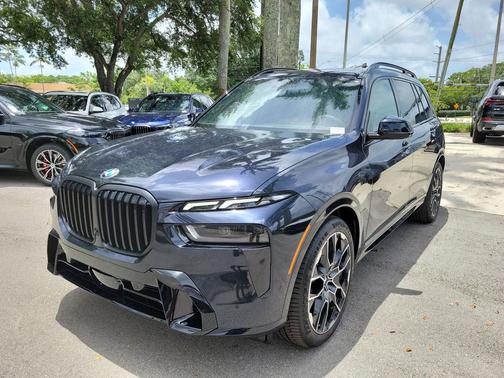 Carbon Black Metallic 2027 BMW X7 xDrive40i
