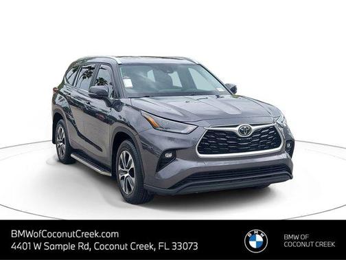Magnetic Gray Metallic 2023 Toyota Highlander XLE
